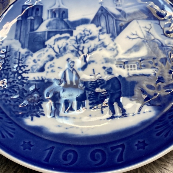 Royal Copenhagen Blue Winter Scene Plate - Picture 14 of 16